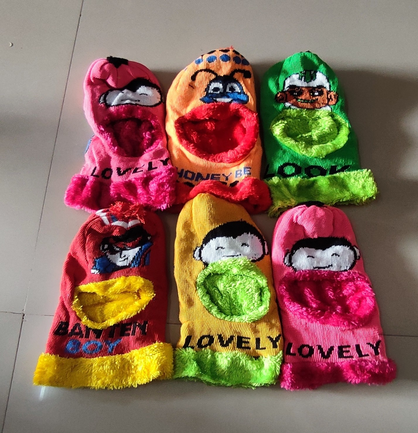 Fancy woolen cap for kids - Image 9
