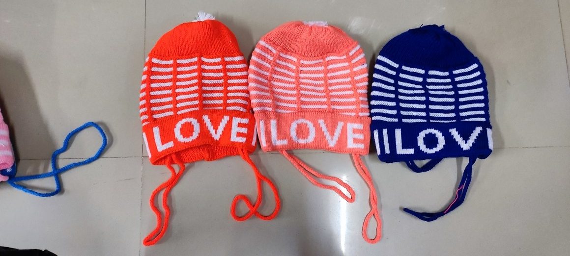 Fancy woolen cap for kids - Image 10